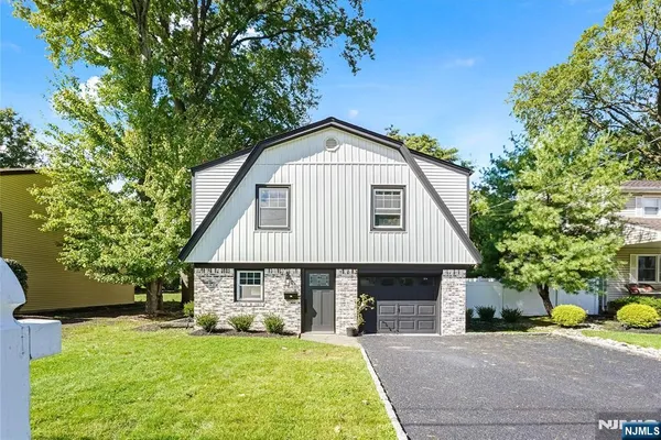 26 PAVONIA AVE