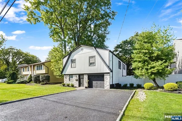26 PAVONIA AVE