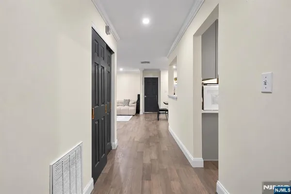 100 CROWN CT 461
