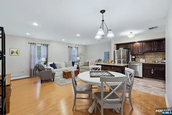5 S MAPLE AVE 52