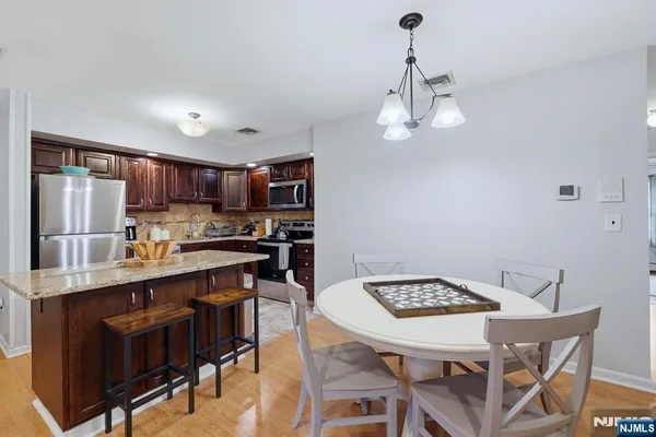 5 S MAPLE AVE 52