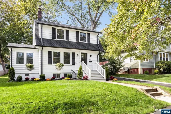 343 MEADOWBROOK LN