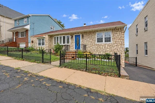 249 BERGEN AVE