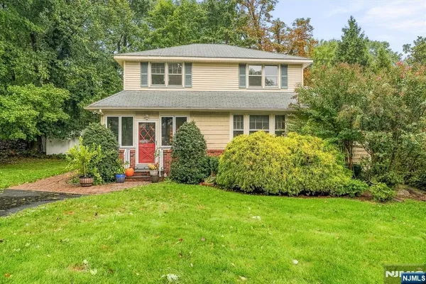 149 W GRAND AVE