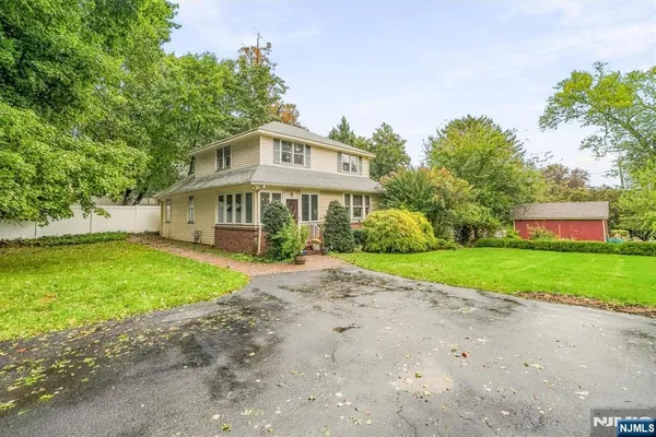 149 W GRAND AVE