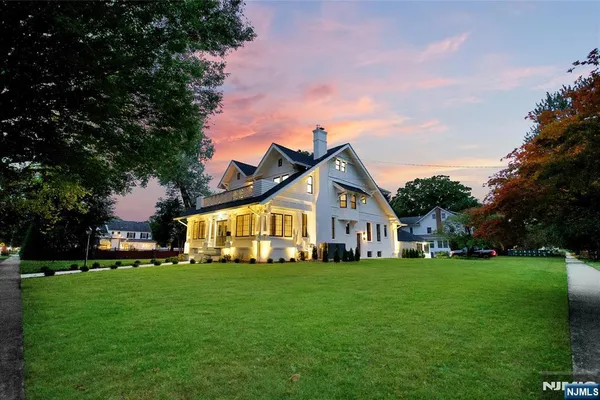 555 MOUNTAIN AVE
