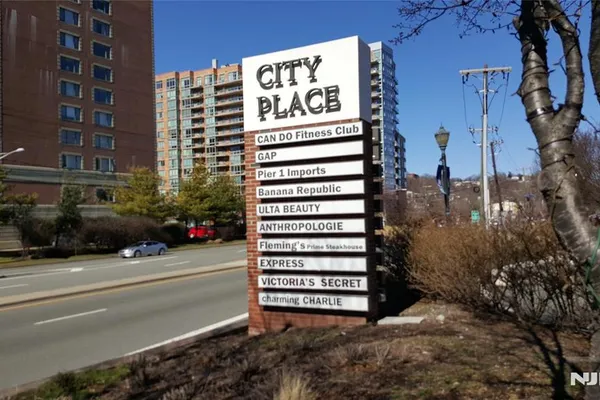 6104 CITY PL