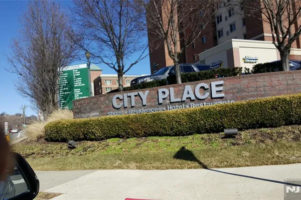 6104 CITY PL