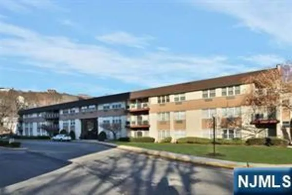 1111 RIVER RD B11