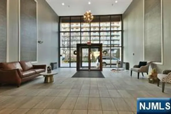1111 RIVER RD B11