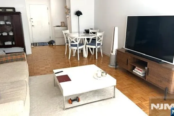 1111 RIVER RD B11