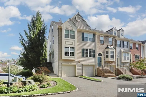876 SOMERSET CT