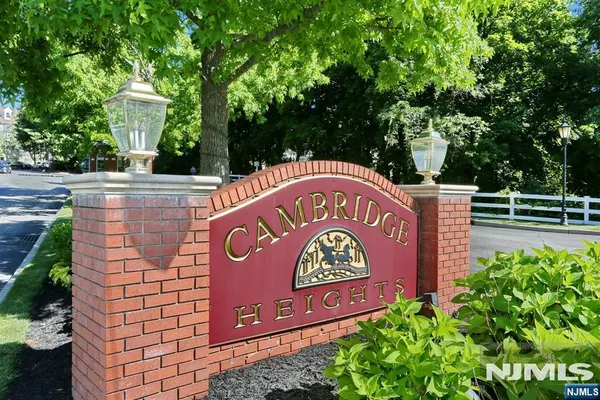 876 SOMERSET CT