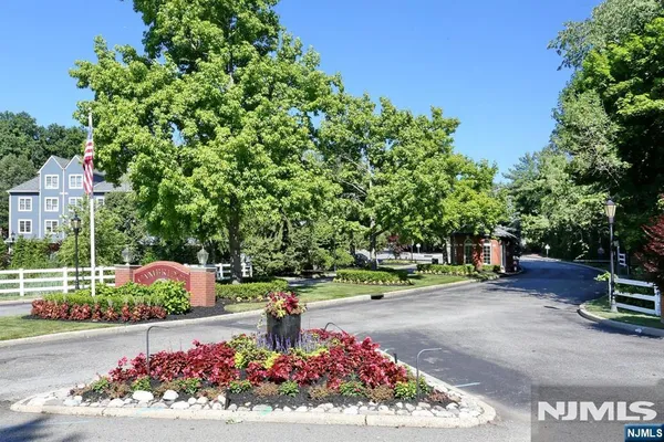 876 SOMERSET CT