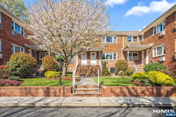 201 OAKDENE PL C2