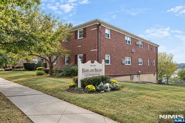 729 BROAD AVE 1
