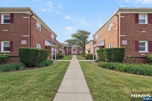 729 BROAD AVE 1