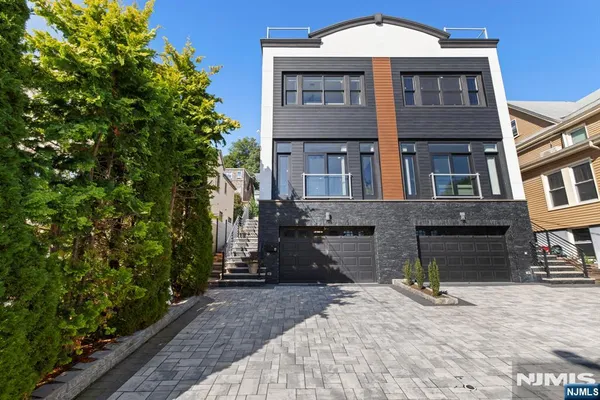 50 MYRTLE AVE A