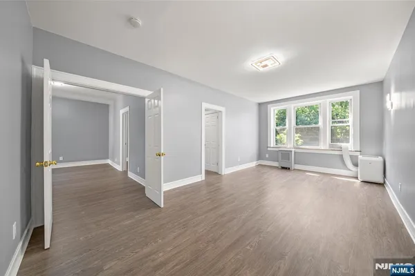 218 BROAD AVE 3C