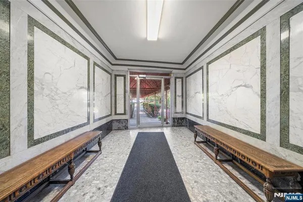 218 BROAD AVE 3C