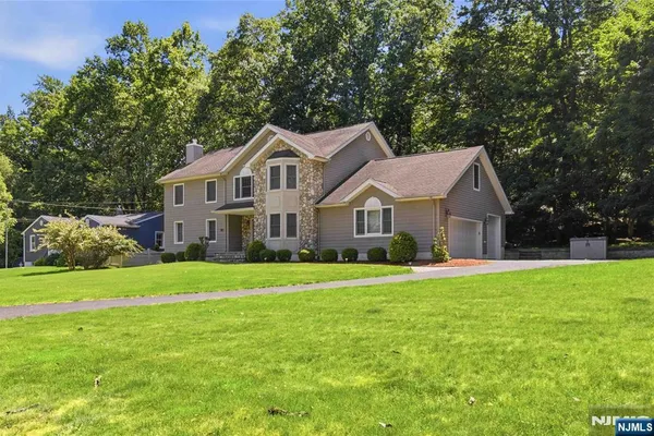913 HIGH MOUNTAIN RD