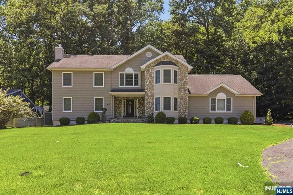 913 HIGH MOUNTAIN RD