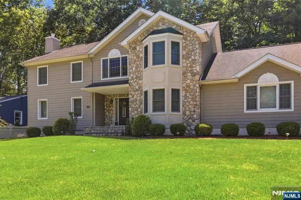 913 HIGH MOUNTAIN RD