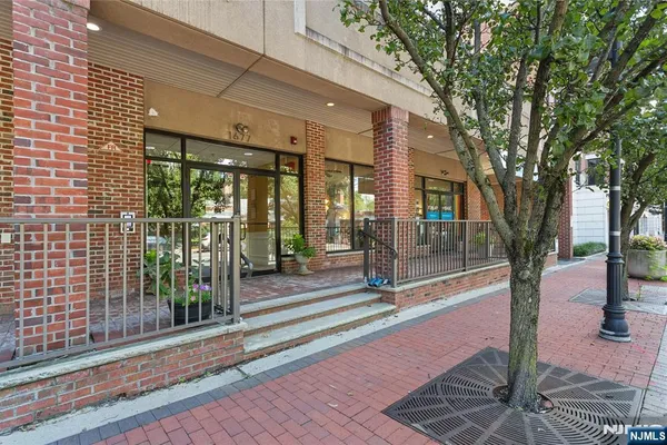 1677 SPRINGFIELD AVE 2