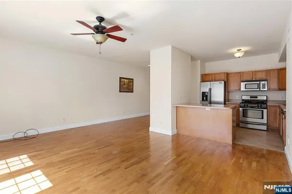 1677 SPRINGFIELD AVE 2