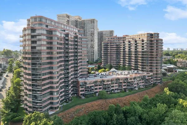 100 CARLYLE DR VG6