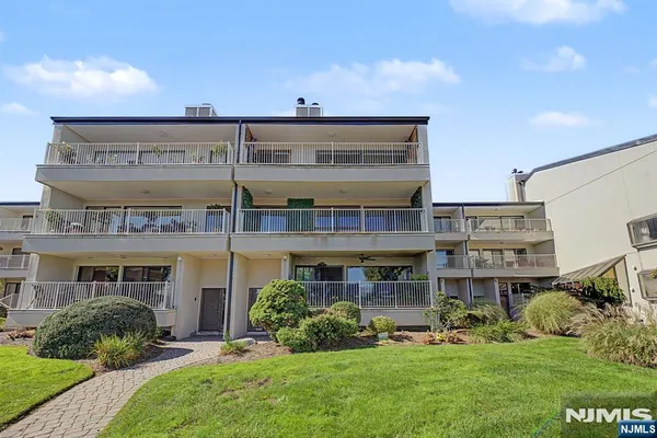 1225 RIVER RD 7D
