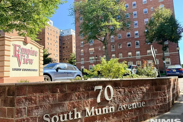 70 S MUNN AVE 1008