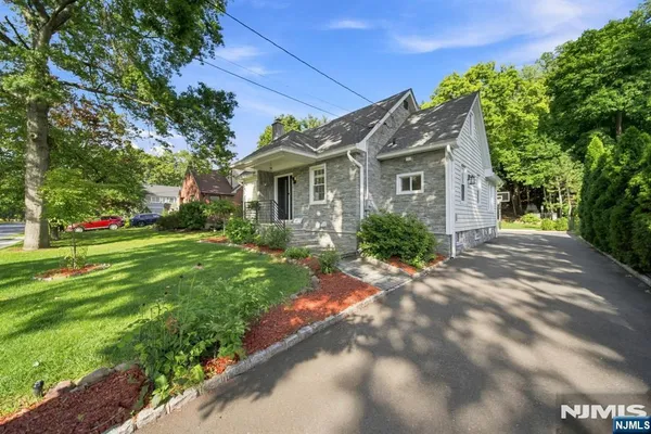 40 DEAN DR
