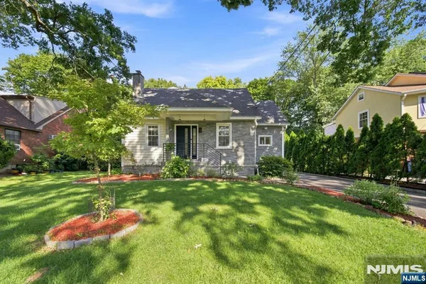 40 DEAN DR