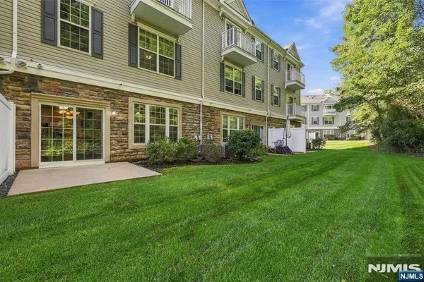 305 WATERVIEW CT