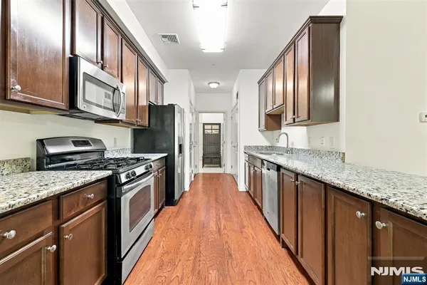 305 WATERVIEW CT