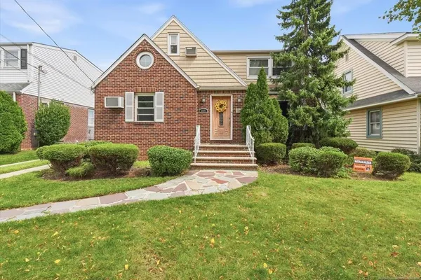 267 LAWRENCE AVE