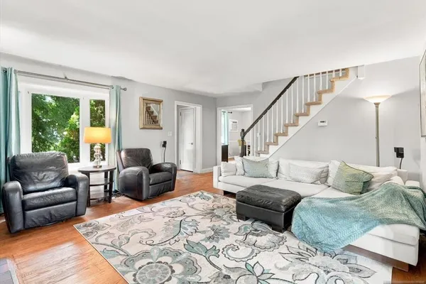 267 LAWRENCE AVE