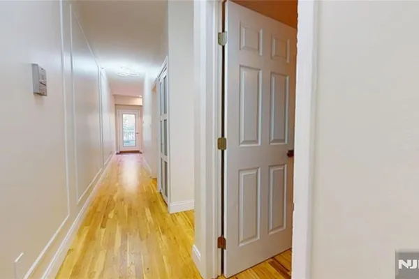 673 BERGEN AVE 2D