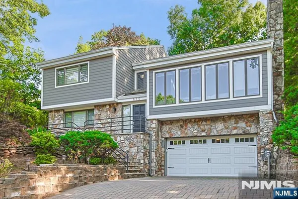 570 GRANDVIEW TER