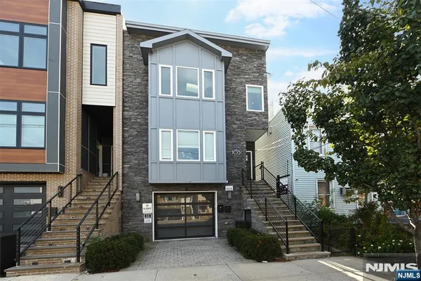 103 THORNE ST 2