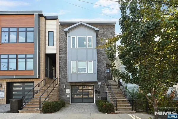 103 THORNE ST 2