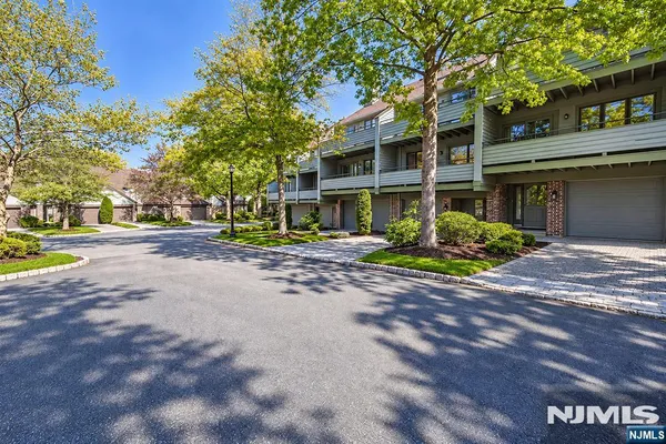 92 MEADOWVIEW CT