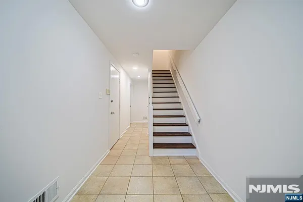 92 MEADOWVIEW CT