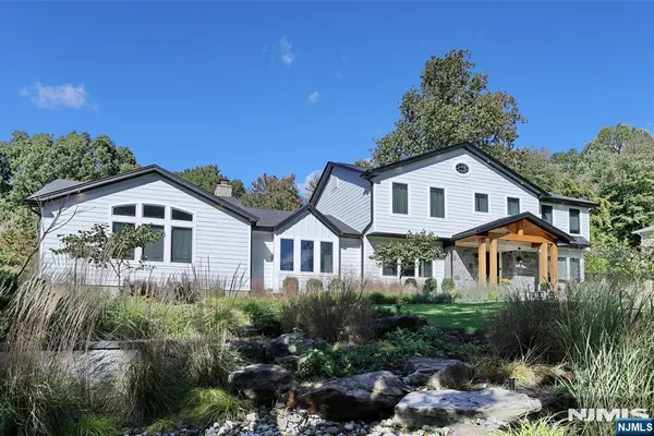 12 GREEN WAY