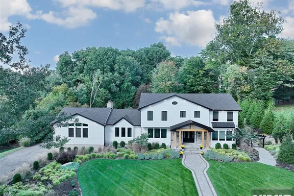 12 GREEN WAY