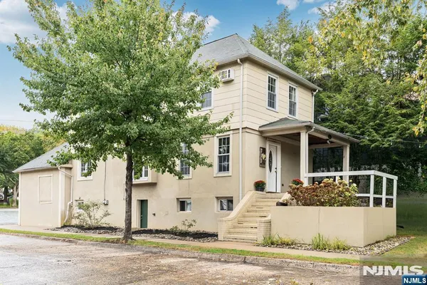 713 LINCOLN AVE