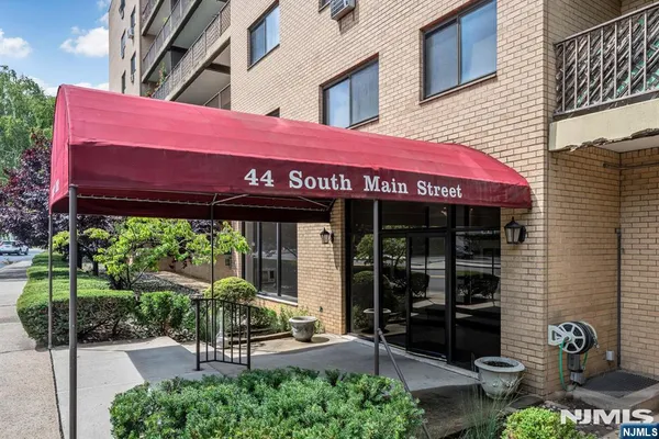 44 S MAIN ST 6J