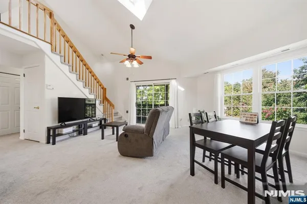 271 VILLAGE CIRCLE DR