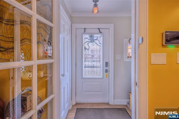 18 BAYVIEW AVE